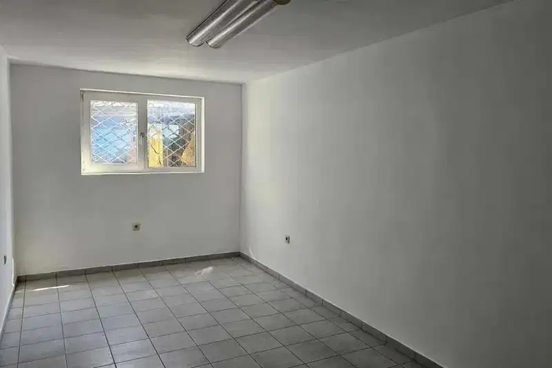 Офис във Варна, Зимно кино Тракия
