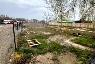Парцел във Варна, Метро