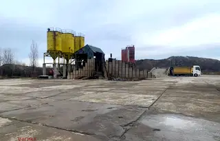 Бизнес имот в София, Враждебна