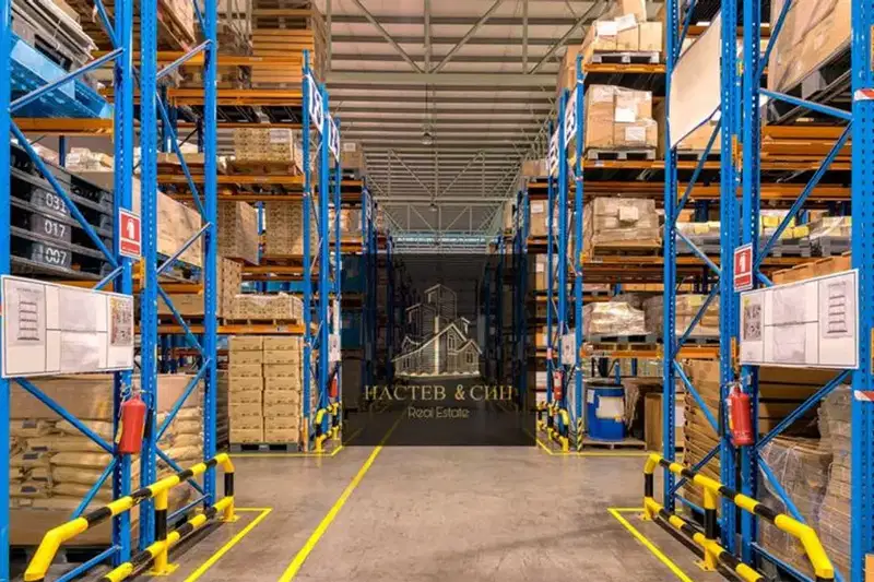 Warehouse in Shumen, Grivica