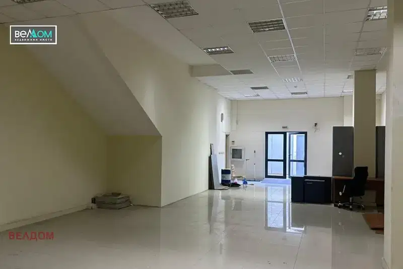 Склад във Варна, Младост 1