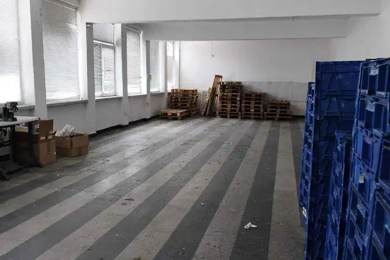 Склад в Плевен, Широк център