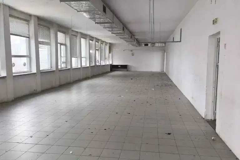 Склад в Плевен, Широк център