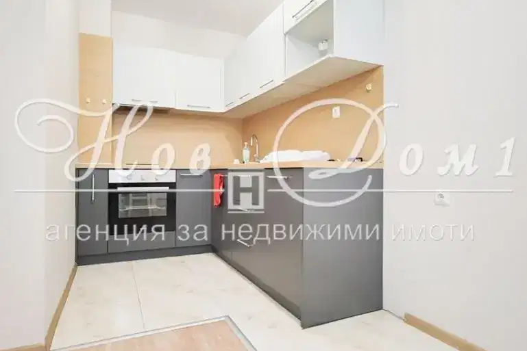 Тристаен апартамент във Варна, Център