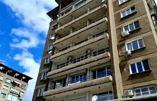 Тристаен апартамент в София, Докторски паметник
