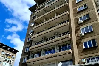 Тристаен апартамент в София, Докторски паметник