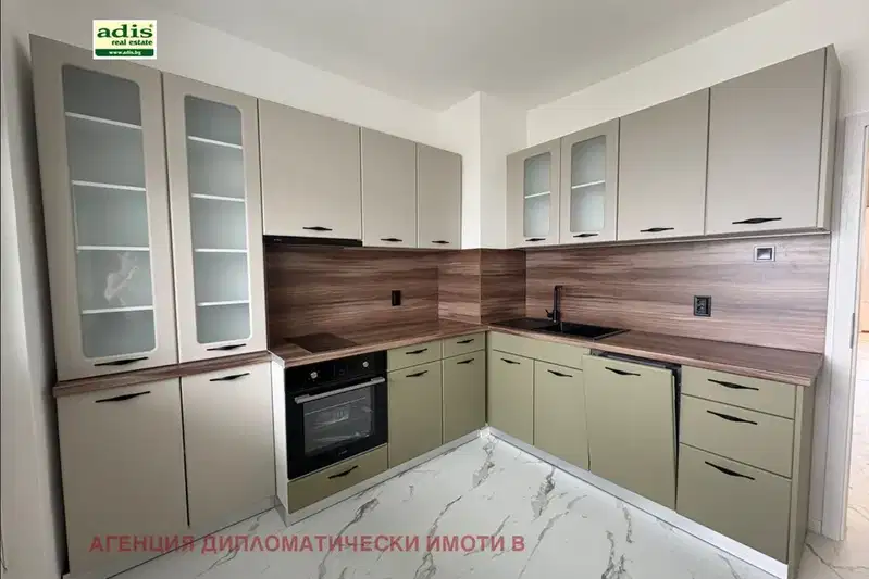 3-bedroom apartment in Sofiya, Lozenec