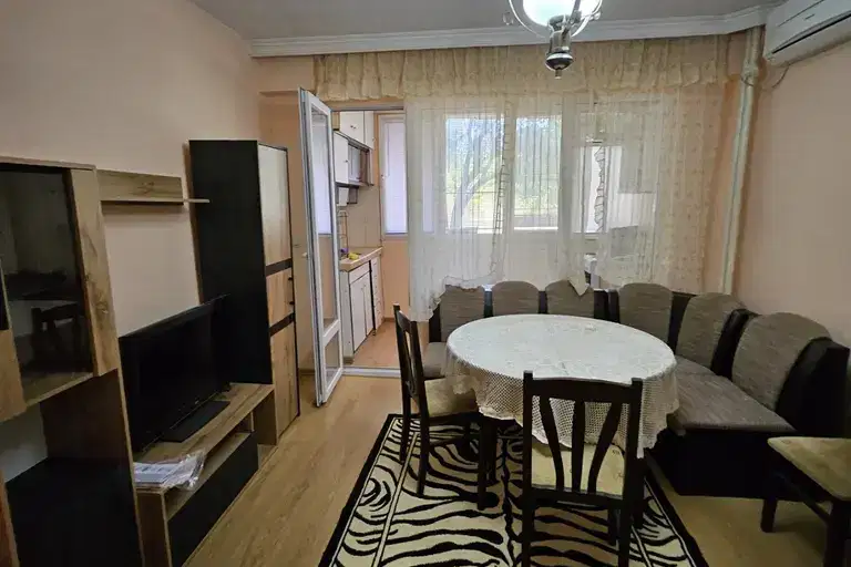 Тристаен апартамент в Плевен, Широк център