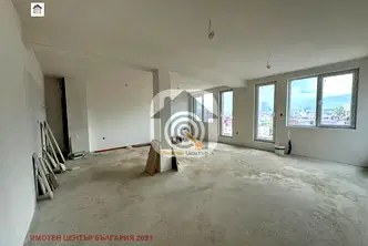 Многостаен апартамент в София, Банишора