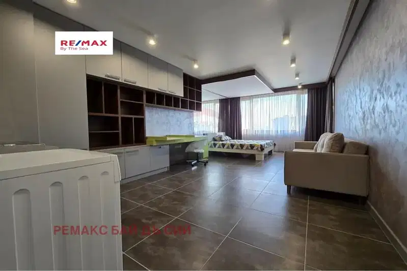 Многостаен апартамент във Варна, Бриз