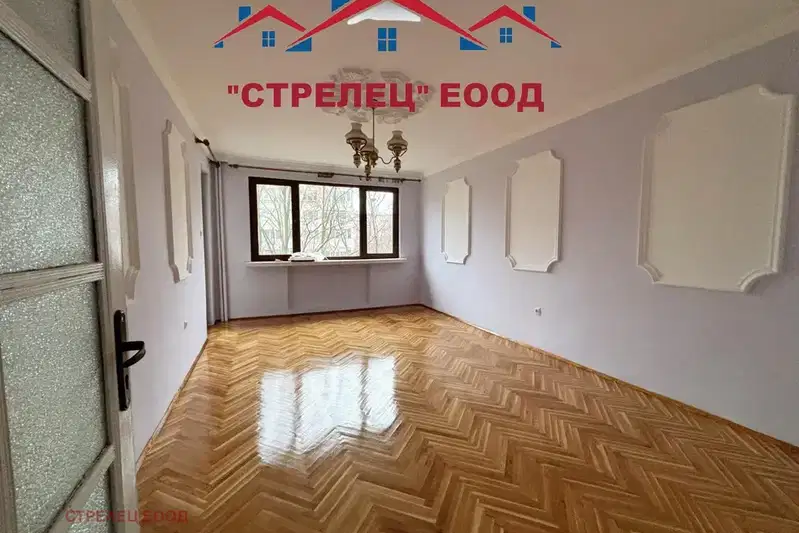 Просторен 4-стаен апартамент в Център, Добрич с две тераси