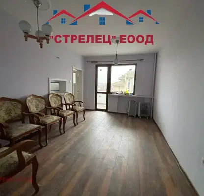 Снимка 3 — Просторен 4-стаен апартамент в Център, Добрич с две тераси