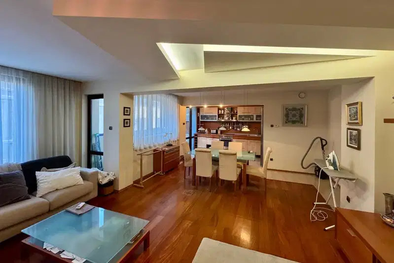 4-bedroom apartment in Burgas, Centyr