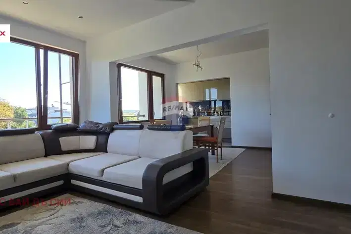 4-bedroom apartment in Varna, Centyr