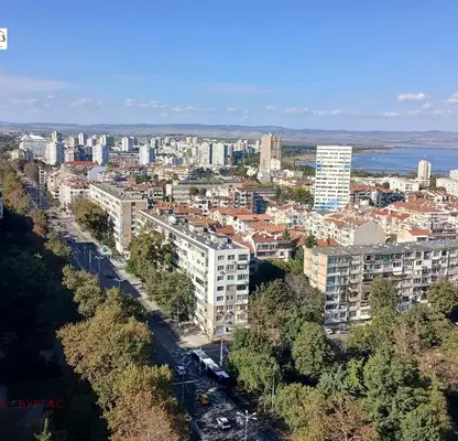 Снимка 2 — Многостаен апартамент в Бургас, Център