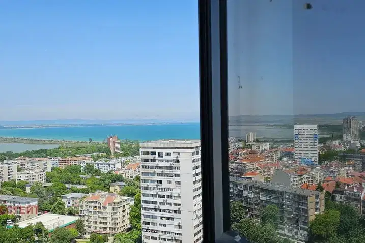 Многостаен апартамент в Бургас, Център