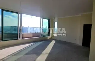 Многостаен апартамент в София, Хладилника