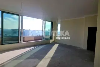 Многостаен апартамент в София, Хладилника