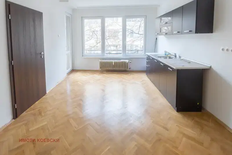 4-bedroom apartment in Sofiya, Medicinska Akademiya