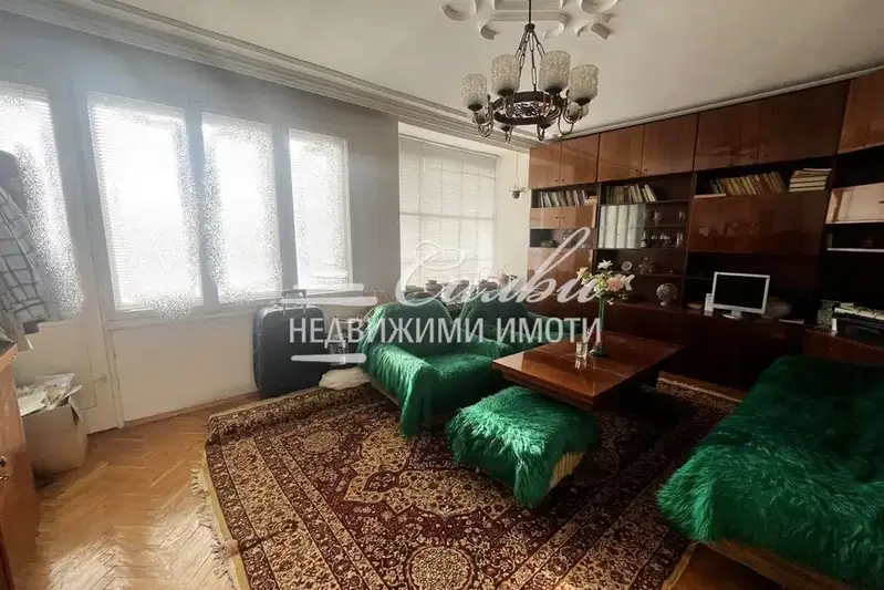 4-bedroom apartment in Shumen, Pojarnata