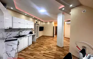 Многостаен апартамент в Русе, Широк център