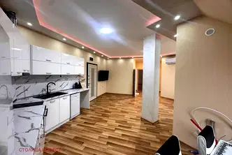 Многостаен апартамент в Русе, Широк център
