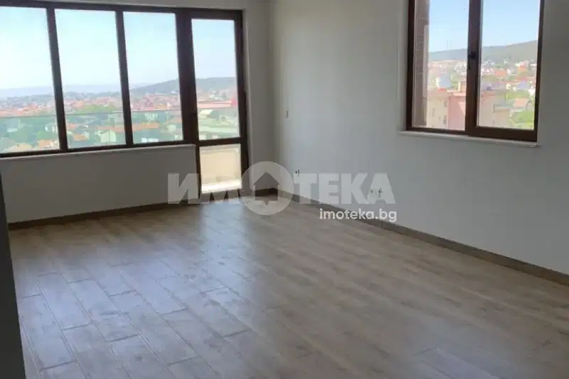 4-bedroom apartment in Varna, Vinica