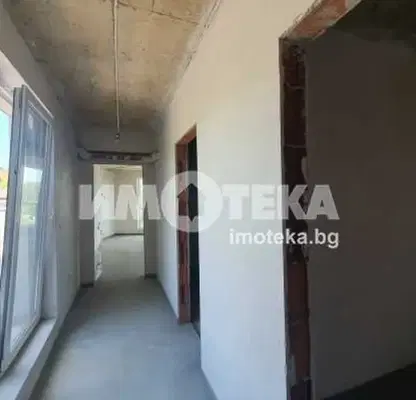 Снимка 3 — Многостаен апартамент във Варна, Възраждане 2