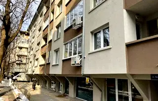 Двустаен апартамент в София, Белите брези