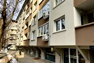 Двустаен апартамент в София, Белите брези