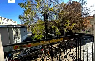 Двустаен апартамент с балкон и източно изложение в Оборище, София