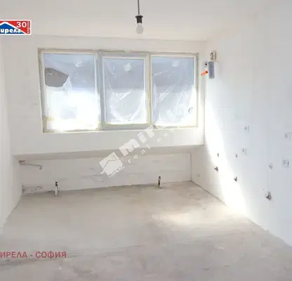 Снимка 4 — Двустаен апартамент в София, Изток