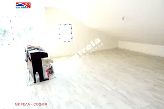 Двустаен апартамент в София, Изток