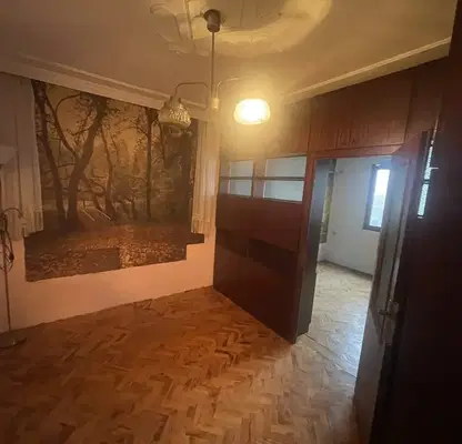 Снимка 5 — Двустаен апартамент в Шумен, Пазара с асансьор