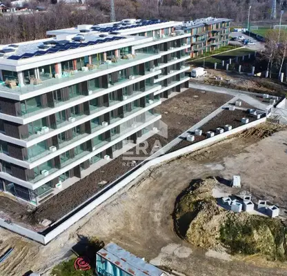 Снимка 3 — Двустаен апартамент в Шумен, Пазара