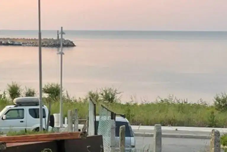 Двустаен апартамент с частична морска гледка в Царево