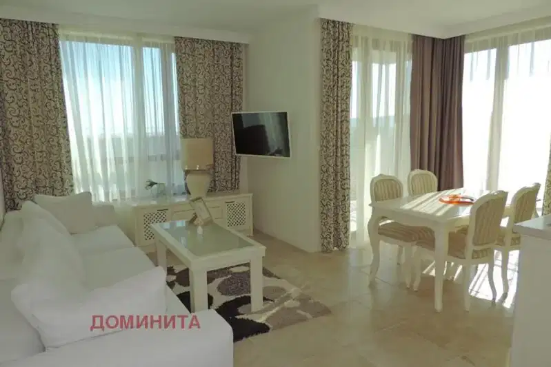 Двустаен апартамент с морска гледка в Приморско