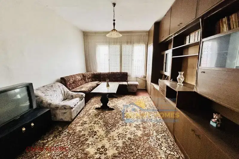 Floor of House in Veliko Tyrnovo, Akaciya