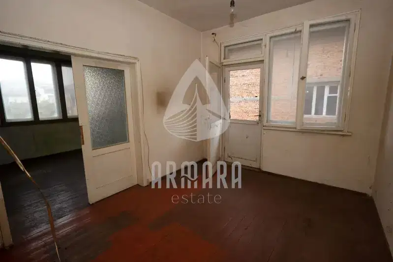 Floor of House in Plovdiv, Centyr