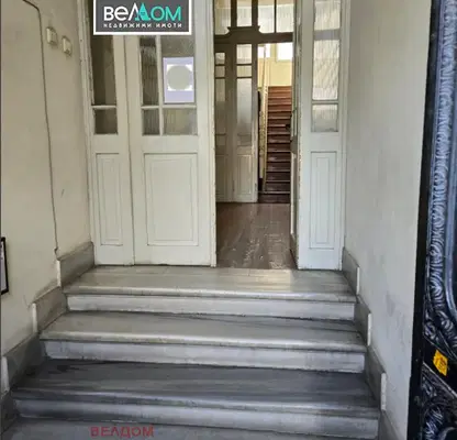 Снимка 2 — Етаж от къща във Варна, Център