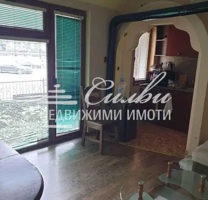 Снимка 4 — Етаж от къща в Шумен, Център