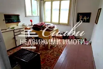 Етаж от къща в Шумен, Добруджански