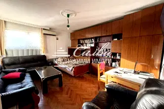 Етаж от къща в Шумен, Добруджански