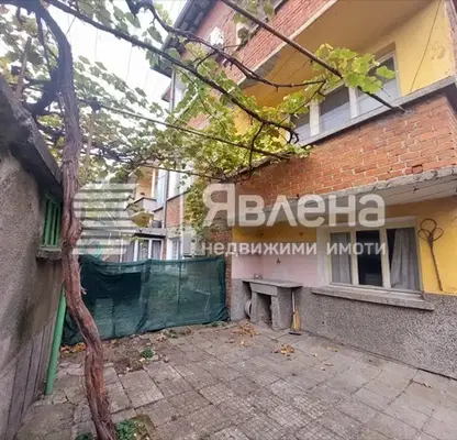 Снимка 3 — Етаж от къща в Ямбол, Каргон