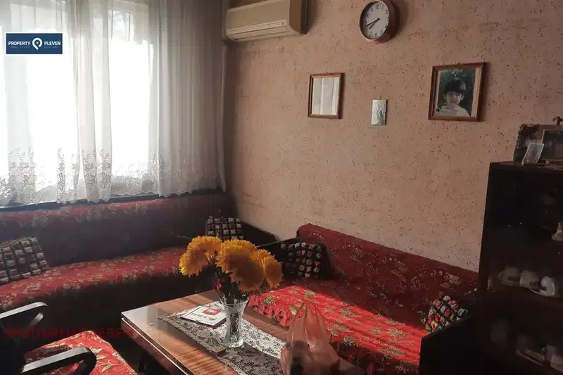 Етаж от къща в Плевен, Широк център