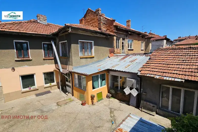 Floor of House in Lovech, Shirok Centyr