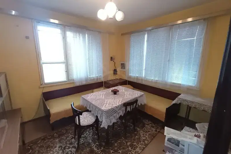 Етаж от къща в Бургас, Айтос