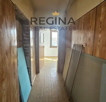 Photo 3 — Floor of House in Oblast Plovdiv, Hisarya