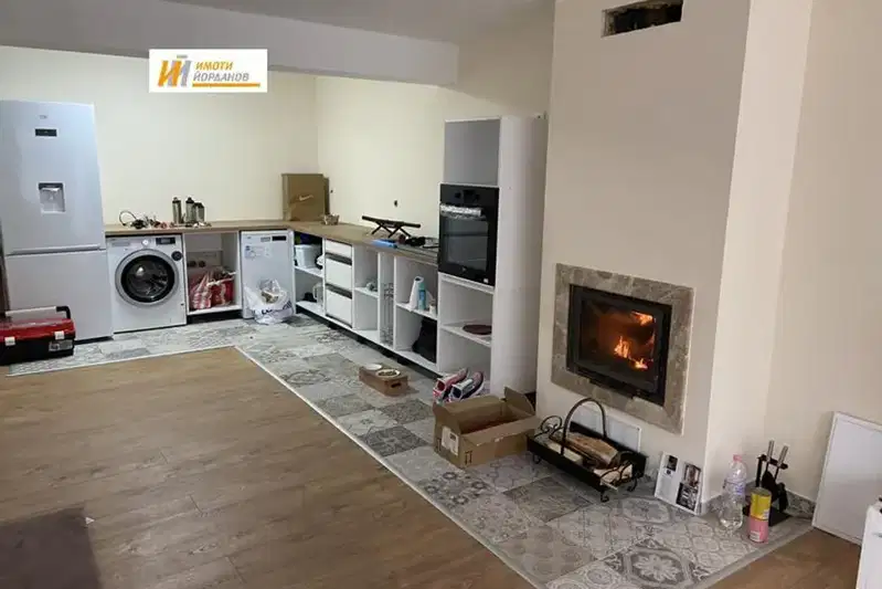 Floor of House in Oblast Veliko Tyrnovo, Lyaskovec
