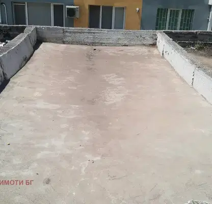 Photo 2 — Garage in Dobrich, Balik